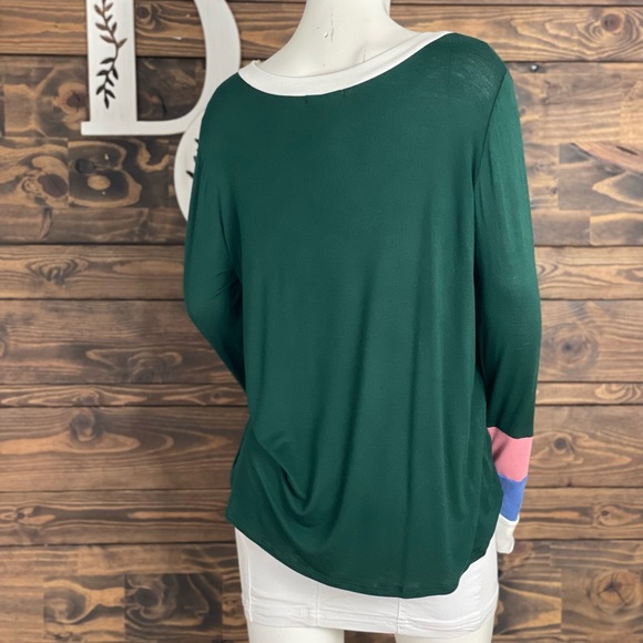 Fantastic Fawn | Contrast Ribbed Knit Colorblock Striped Cuff V-Neck Tee - Picture 2 of 5